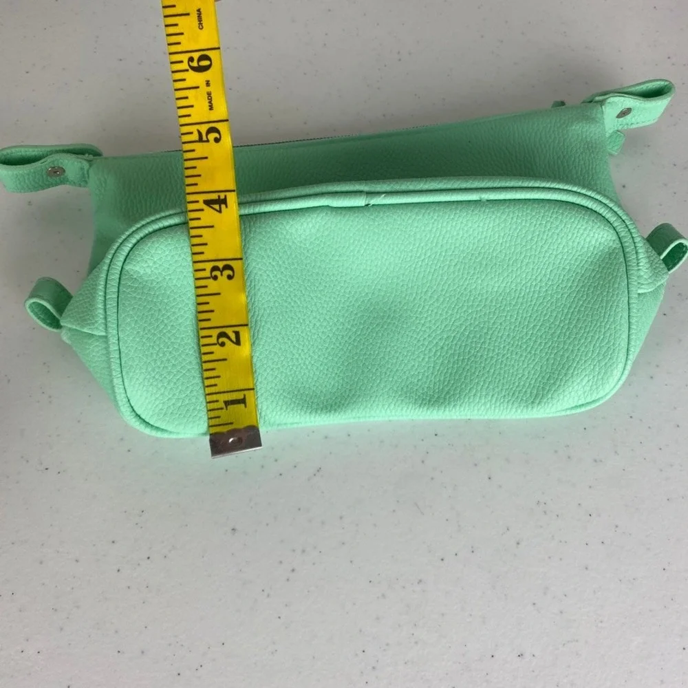 Elemis x Gretchen Roehrs Cosmetic Bag Women‎ OS Mint Green Fashion Illustration